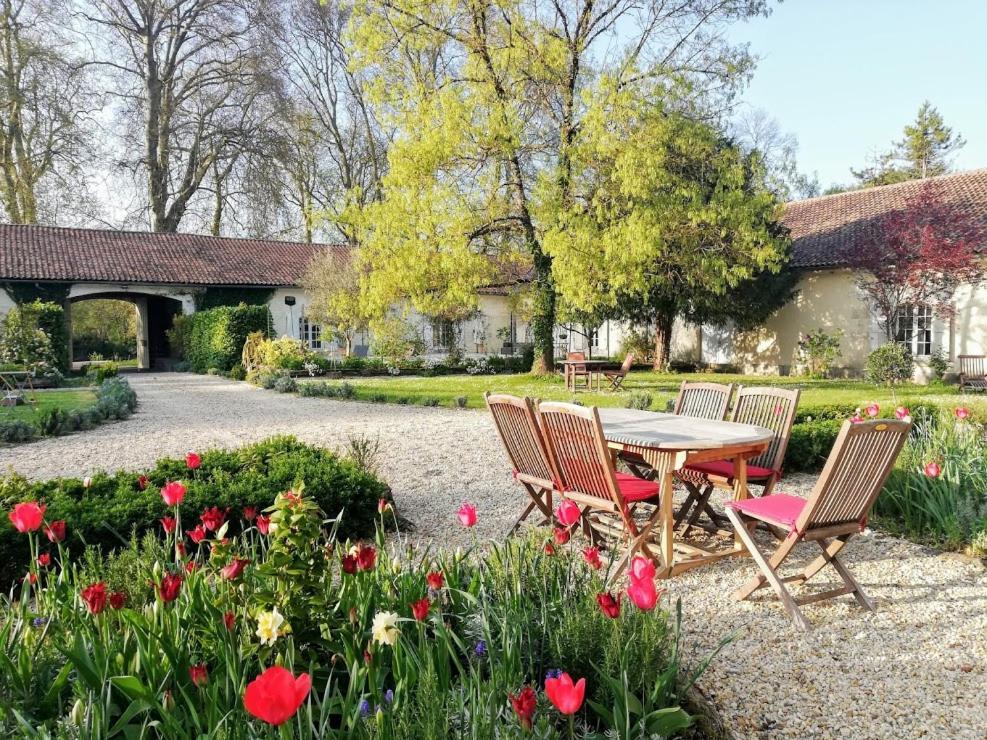 Bed and Breakfast Le Domaine Des Platanes Bourg-Charente Zewnętrze zdjęcie