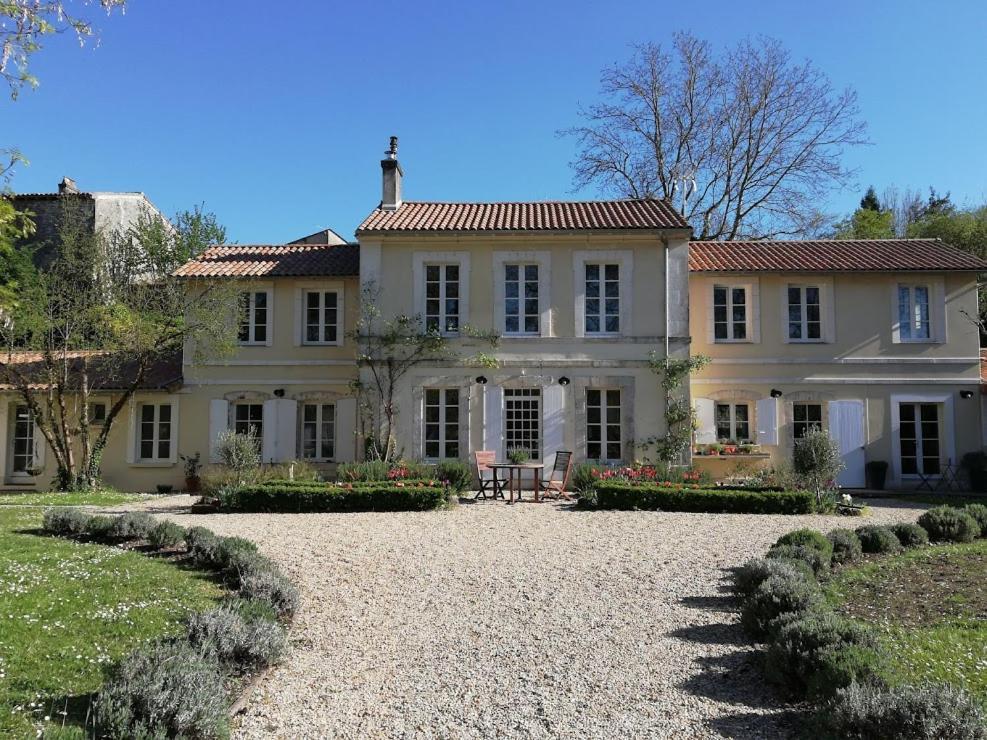 Bed and Breakfast Le Domaine Des Platanes Bourg-Charente Zewnętrze zdjęcie