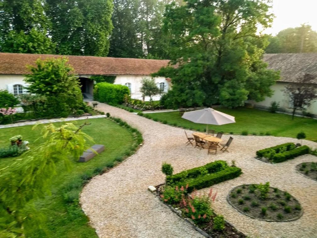 Bed and Breakfast Le Domaine Des Platanes Bourg-Charente Zewnętrze zdjęcie