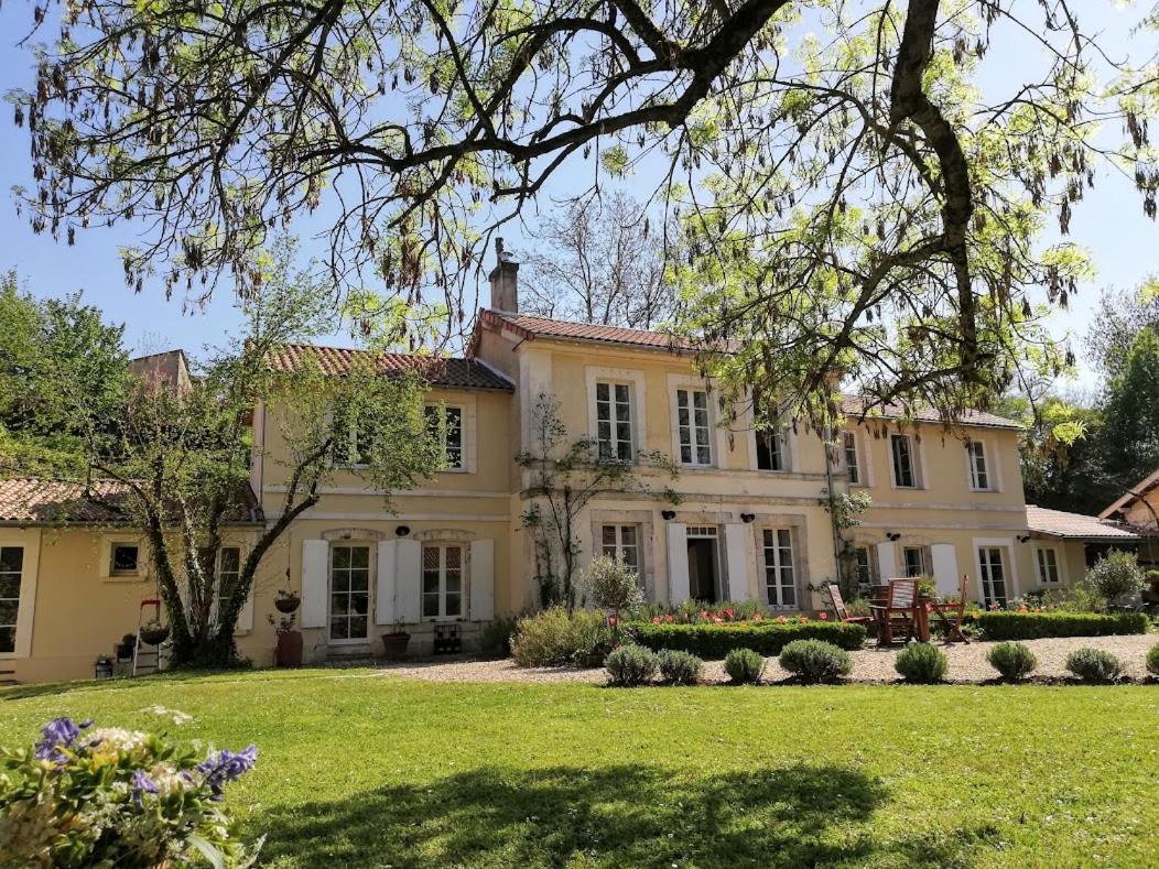 Bed and Breakfast Le Domaine Des Platanes Bourg-Charente Zewnętrze zdjęcie