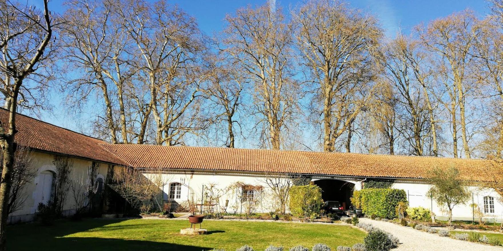 Bed and Breakfast Le Domaine Des Platanes Bourg-Charente Zewnętrze zdjęcie