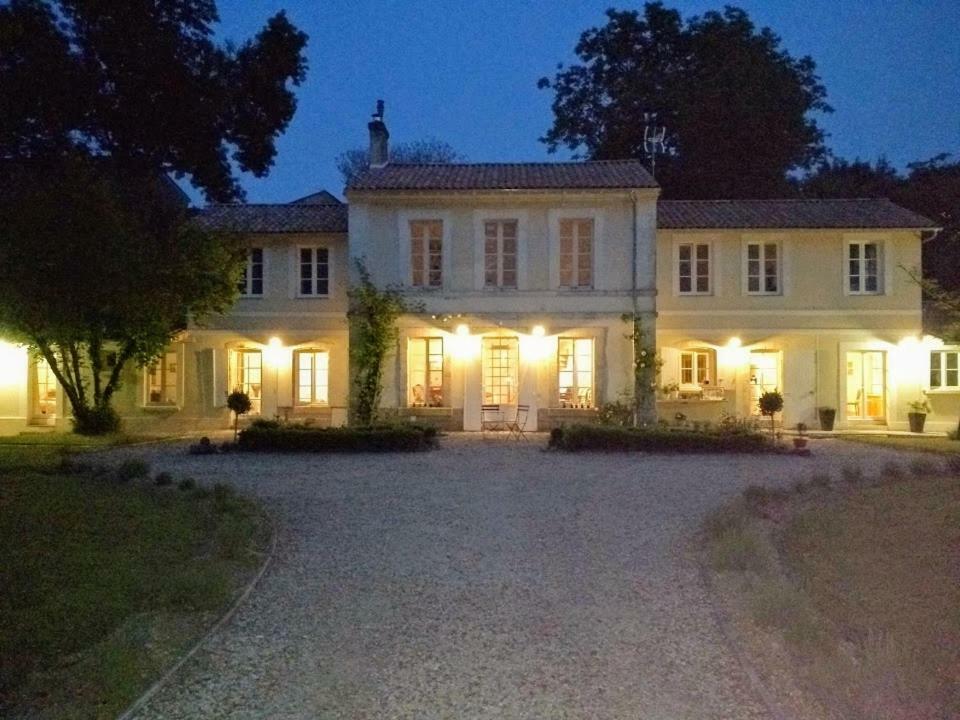 Bed and Breakfast Le Domaine Des Platanes Bourg-Charente Zewnętrze zdjęcie